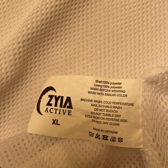 Zyia white and navy breaker jacket. Front zip, XL, 2 snap closure pockets. - Picture 7 of 10